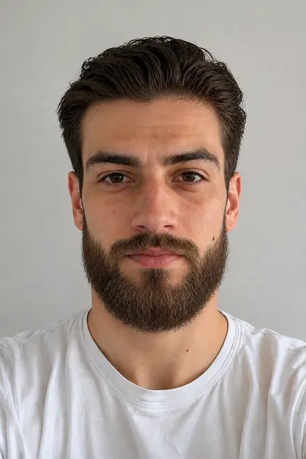 Exemple : le même jeune homme avec une barbe longue